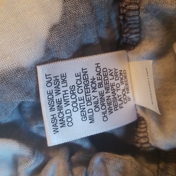 Simply Vera, Vera Wang top. - Picture 8 of 9